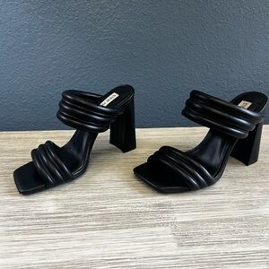 EXCELLENT CONDITION!!! Steve Madden Black Chunky Heeled Sandals